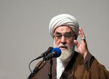 یس دفتر مقام معظم رهبری: عدالت و میانه روی درحوزه علمیه رعایت شود
