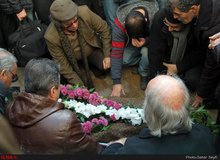 دست کلاه قرمزی از دنیا کوتاه شد/ حضور هنرمندان در مراسم وداع با «دنیا فنی زاده»