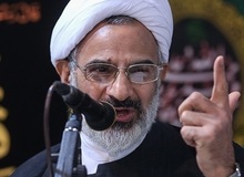 برخی به دنبال تعیین رهبر سوم برای کشور هستند