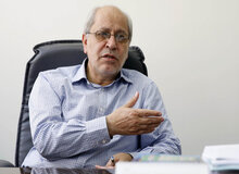 کیهان:نیلی عامل بدترین فجایع اقتصادی در دولت‌های روحانی و هاشمی بود/همه کارهای این دولت خوب وکارهای آن دولت بد است