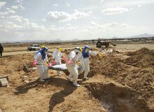 در سیستان و بلوچستان زنان از «نقاب» به جای ماسک استفاده می کنند/ صف شلوغ و نوبت دهی برای تدفین در  «بهشت محمد رسول‌الله» زاهدان/ کل شهر قبرستان شده است