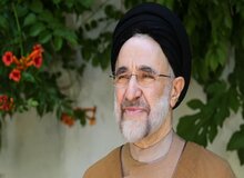خاتمی: جامعه با شعار زیبای زن، زندگی، آزادی حرکت خود را به سوی آینده بهتر نشان می‌دهد