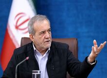 پزشکیان: از حضرت آقا درخواست کردم که کارمندان ۹ بیایند و ۱۳ بروند، چرا که کاری انجام نمی‌دهند