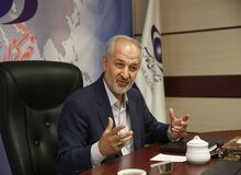 مسئول تشریفات دولت نهم: احمدی نژاد یک‌دنده بود/  او در بازسازی مشکل داشت/ خاتمی متکبر نبود/ هاشمی یک سیاست و رفتار جدایی دین از سیاست داشت