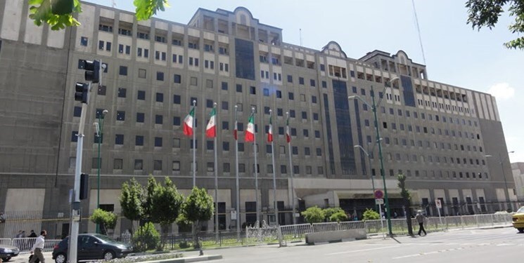 جمعی از معلمان حق‌التدریس و پیش دبستانی مقابل مجلس تجمع کردند
