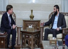 دیدار جولانی با کت و شلوار جدید با فرستادگان انگلیس 