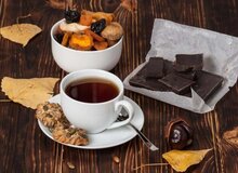 چای و شکلات تلخ برای سلامت قلب؛ مفید یا مضر؟
