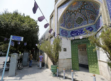 مادر ناصرالدین شاه کدام مسجد را در تهران ساخت؟
