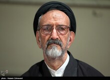 ماجرای دست بوسی رئیسی توسط «محمود دعایی» چه بود؟/ الیاس حضرتی: مرحوم دعایی دست «رفتگر» را هم می بوسید
