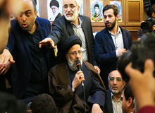 مردی شبیه احمدی نژاد آمد!/ دو گانه سازی رئیسی به سبک احمدی نژاد