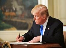 ترامپ انتقال سفارت آمریکا را به بیت المقدس تا 6 ماه دیگر تعلیق کرد