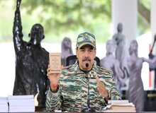 مادورو: ونزوئلا در صورت حمله، وارد مبارزه مسلحانه خواهد شد