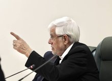 عارف: راهبرد اصلی دولت تأمین کالاهای اساسی و جلوگیری از گران‌فروشی است