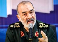 سردار سلامی: مشکلات را درک می‌کنیم اما ملت نباید تسلیم شوند/ در حال رقم زدن تاریخ هستیم/ وزیر خارجه سابق آمریکا می‌گوید از زمان شهادت سردار سلیمانی کابوس می‌بینم/ دشمنان در خارج به افرادی چسبیده‌اند که حیف است از آن‌ها نام ببریم 
