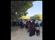 پیاده روی رئیس دولت سوریه و همسرش در خیابان های دمشق بدون محافظ+فیلم 