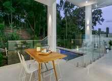 ارتفاع استاندارد نرده های شیشه ای چقدر است؟