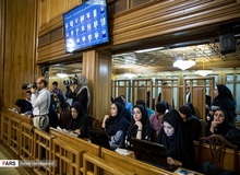 خودرو خبرنگار نباید متوقف شود