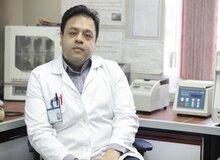 رئیس مرکز تحقیقات ویروس شناسی دانشگاه علوم پزشکی شهیدبهشتی: دوباره اشتباه نکنید، واکسن وارد کنید/ نمی‌دانیم واکسن‌ داخلی روی امیکرون چه تاثیری دارد