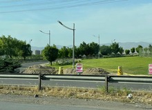 ایجاد خاکریز برای جلوگیری از برگزاری مراسم سخنرانی احمدی نژاد در قزوین/ عکس