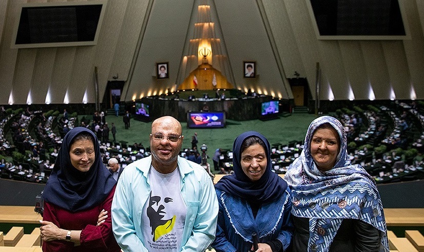 کیــهان «اسیدپاشی های زنجیره ای سال ۹۳ در اصفهان» را کلاً انکار کرد/ 
 کجا و کی اسیدپاشی برای موضوع بی‌حجابی صورت گرفته است؟