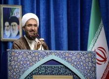 واکنش خطیب نماز جمعه تهران به شعار نمازگزاران درباره حجاب؛ لازم نیست شخص خاصی را خطاب قرار دهیم‌ 