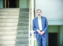 چپ و راست ناکارآمدی شان را بپذیرند تا راه برای ورود نیروی سوم باز شود 