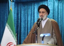 امام جمعه شهرکرد: آمریکایی ها  باز هم در مذاکره بازی درمی‌آورند، باز هم قلدری و تکبر می‌کنند/ همه یکصدا می گوییم «مرگ بر آمریکا.» 
