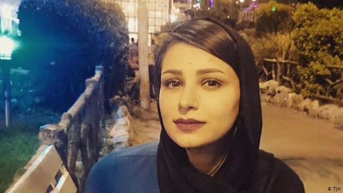 انجمن صنفی روزنامه نگاران استان تهران خواستار دسترسی ویدا ربانی به وکیل شد

