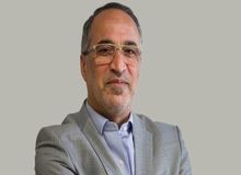 واعظ آشتیانی: احمدی نژاد هجمه‌ها علیه لاریجانی را به طور غیرمستقیم هدایت می کند