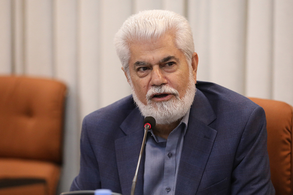 شهریاری ، رئیس کمیسیون بهداشت مجلس: در اثر تحریم‌ها و محاصره اقتصادی قطعا کمبود دارو داریم و نمی‌شود این را انکار کرد/ قائم‌پناه اشتباه بزرگی مرتکب شد؛ از حق غنی‌سازی نمی گذریم 