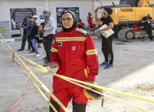 شهربانو منصوریان با لباس آتش‌نشانی در متروپل آبادان/ تصویر
