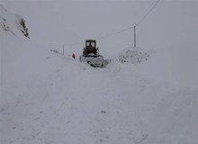 راه ‌تمام‌ روستاهای الیگودرز مسدود شد/ ریزش بهمن ارتفاع برف در گردنه نمک را به ۱۵ متر رساند‌