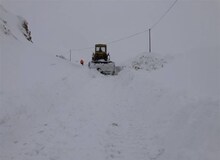 راه ‌تمام‌ روستاهای الیگودرز مسدود شد/ ریزش بهمن ارتفاع برف در گردنه نمک را به ۱۵ متر رساند‌