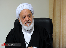 عضو مجمع تشخیص مصلحت نظام: ما با پول‌هایی که از انگلیس و کشورهای دیگر می گیریم چاله چوله‌هایمان را پر می‌کنیم/ استفاده من از خودروی بنز در مشهد دروغ است/ ماشین بنده، پژو است و حتی از لاستیک خارجی هم استفاده نمی‌کنم!/ 