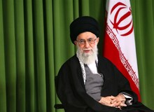 آیت الله خامنه ای: انگلیسی‌ها ضدیّت با دین، روحانیت و حجاب را در ایران راه انداختند / واقعاً خدا به ملّت ایران رحم کرد که این انقلاب رخ داد