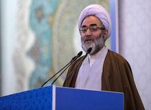 امام جمعه رشت: آمریکا به مردم خودش ظلم می کند/ آمریکایی ها به ستوه آمده اند