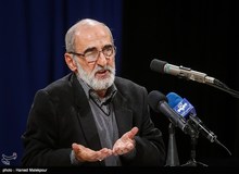 حسین شریعتمداری از صداوسیما خواست سخنرانی های روحانی را پخش نکند