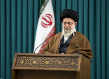 رهبر انقلاب اسلامی: باید در کنار مذاکرات،‌ تحریم‌ها را خنثی کرد