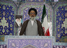امام جمعه قم: فشار اقتصادی توطئه‌ی دشمن است