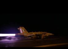 پرواز هواپیماهای جنگنده اف ۱۸از ناو آیزنهاور در حمله به یمن+فیلم 