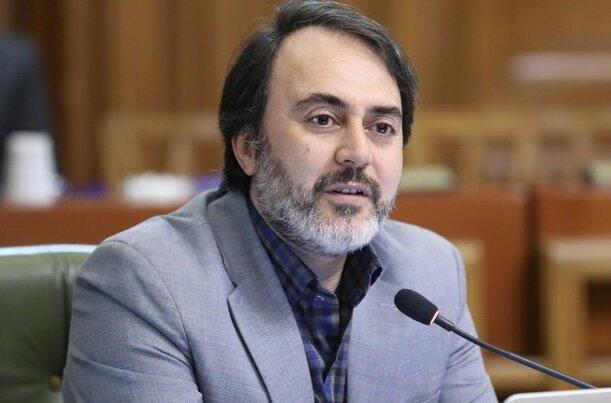 پیرهادی، عضو شورای شهر تهران: نیروگاه شهید رجایی و منتظرالقائم در اطراف تهران هنگام ناترازی مازوت‌ می‌سوزانند