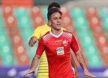 واکنش فرشاد احمدزاده به احتمال خط خوردنش از لیست پرسپولیس: مصدوم هستم