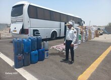 توقیف اتوبوس مسافربری به دلیل حمل بار نامتعارف/ حمل بار با ناوگان مسافربری ممنوع است