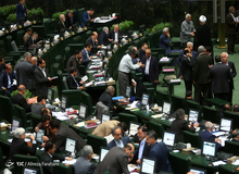 حاشیه های جلسه علنی امروز مجلس / دعوای قاضی پور با نمایندگان بر سر تعداد طرفداران تیم های باشگاهی استقلال، پرسپولیس و تراکتور سازی!