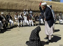 قوانین جدید طالبان در شهر تصرف شده «تخار» / زنان برقع بزنند و بدون مَحرم از خانه خارج نشوند