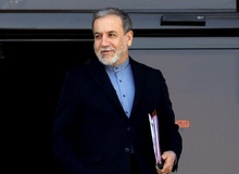 عراقچی: در حال بررسی هستیم که در دور بعدی مذاکرات شرکت کنیم یا خیر
