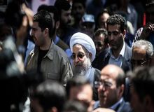 واکنش روزنامه اصولگرا به شعار «مرگ بر روحانی»/ شاید عده ای با شمایل حزب‌اللهی این مستند را ساخته و منتشر کرده باشند
