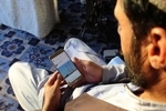 هجوم طالبان به گوشی‌های هوشمند / استفاده از گوشی هوشمند برای کارمندان دولت در افغانستان  ممنوع شد+عکس