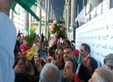 استقبال پرشور از قیچی‌ساز بدون حضور مسئولان وزارت ورزش
