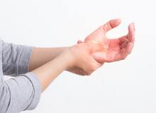 دلیل گزگز کردن گردن و دست‌ها چیست؟
